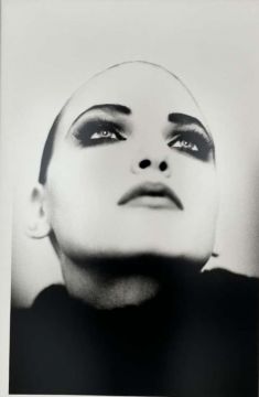 Ellen VON UNWERTH (*1954, Germany): "Devil in the Eye", Nadja Auermann for Vogue UK  – Christophe Guye Galerie