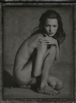 Albert WATSON (*1942, Scotland): Kate Moss, Marrakech – Christophe Guye Galerie