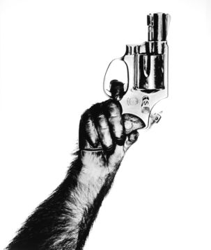 Albert WATSON (*1942, Scotland): Monkey With Gun – Christophe Guye Galerie