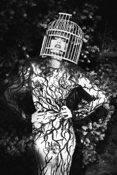 Ellen VON UNWERTH (*1954, Germany): Girl in the cage, Alma Jodorowski for L'Officiel, Paris – Christophe Guye Galerie