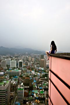 Jun AHN (*1981, South Korea): Self-Portrait (Seoul) – Christophe Guye Galerie