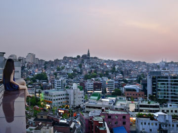 Jun AHN (*1981, South Korea): Self-Portrait (Seoul) – Christophe Guye Galerie