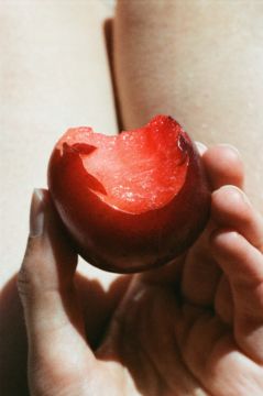 Lina SCHEYNIUS (*1981, Sweden): Me in London Summer 2015 – Christophe Guye Galerie