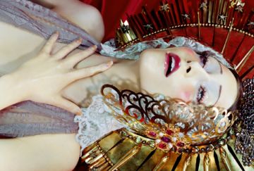 Miles ALDRIDGE (*1964, Great Britain): Immaculée #4 – Christophe Guye Galerie