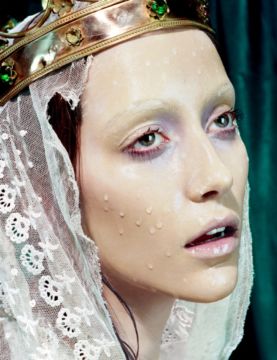 Miles ALDRIDGE (*1964, Great Britain): Immaculée #2 – Christophe Guye Galerie