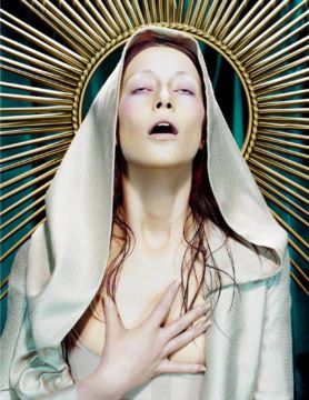 Miles ALDRIDGE (*1964, Great Britain):  Immaculée #5 – Christophe Guye Galerie