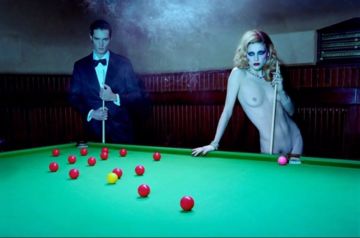 Miles ALDRIDGE (*1964, Great Britain): A Dazzling Beauty #3 – Christophe Guye Galerie