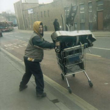 Stephen GILL (*1971, Great Britain): Untitled, from the series 'Hackney Wick' – Christophe Guye Galerie