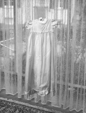 Peter WATKINS (*1984, Great Britain) : Taufe, from the series 'The Unforgetting' – Christophe Guye Galerie