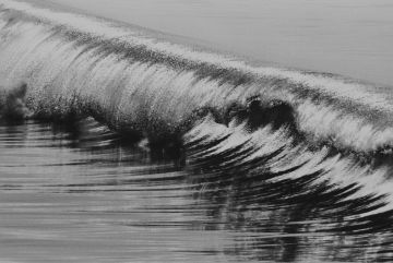 Anthony FRIEDKIN (*1949, America): Silver Curl, Hermosa Beach, California, U.S.A. – Christophe Guye Galerie