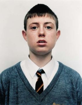 Rineke DIJKSTRA (*1959, Netherlands): The Nugent R.C. Hightschool, Liverpool, England November 11 1994 – Christophe Guye Galerie