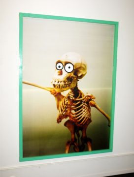 Linus BILL (*1982, Switzerland): J'aime la poule – Christophe Guye Galerie